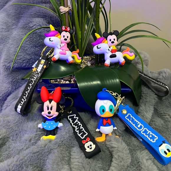 Disney Keychain with charm and wristlet NEW - Picture 1 of 5